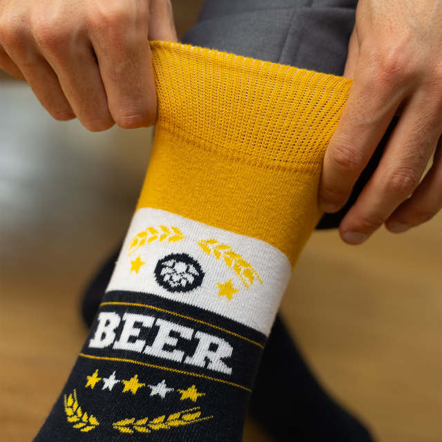 Socken mit Bier-Motiv