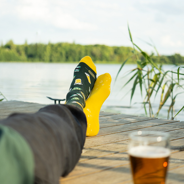 1 Paar von lustigen Socken mit Pale Lager Biermotiv in einzigartiger Verpackung | Herrensocken | SOXO