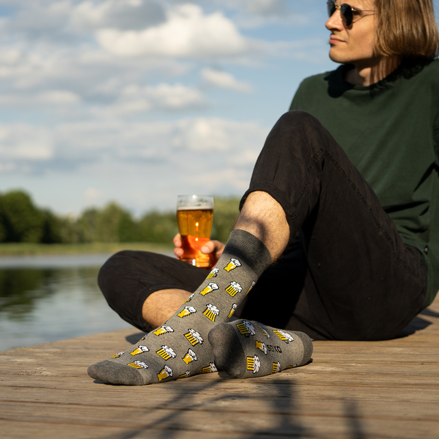 Socken mit Bier-Motiv