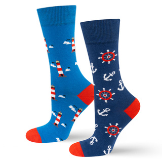 Socken mit Leuchtturm-Motiv