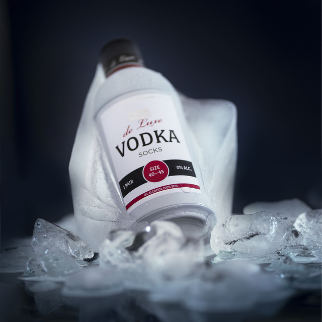 Socken mit Vodka-Motiv in Flaschenverpackung