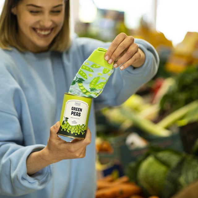Socken mit Green-Peas-Motiv in Dose