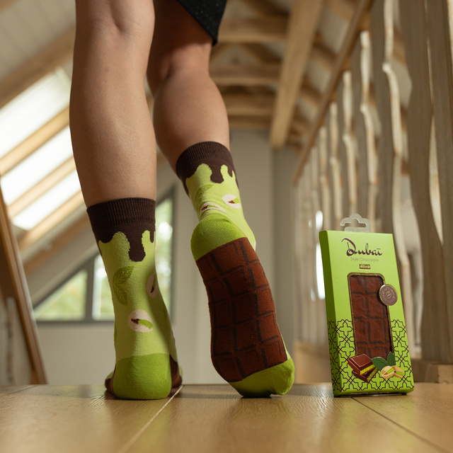 Socken mit Dubai-Schokolade-Motiv