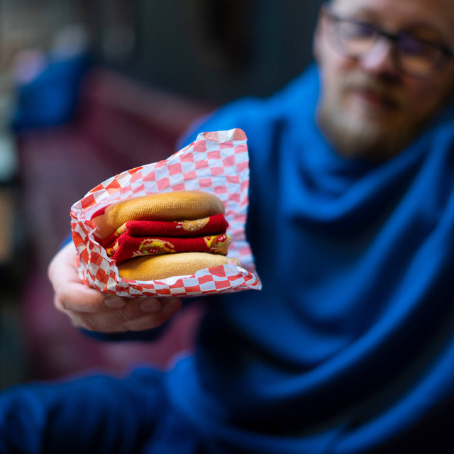 Socken mit Hamburger-Motiv