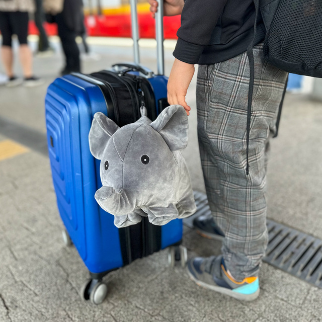 MOMO WAY Multifunktionales Reisekissen für ein Kind | Elefant