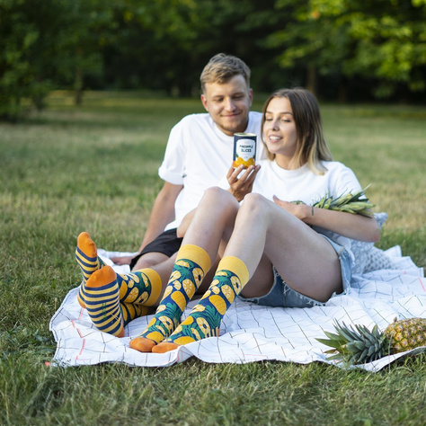 Set mit 2x  Damen-/Herrensocken | Ananas + Avocado in einzigartiger Verpackung | SOXO