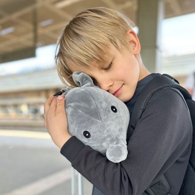 MOMO WAY Multifunktionales Reisekissen für ein Kind | Elefant