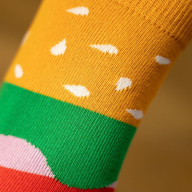 Socken mit Burger-Motiv