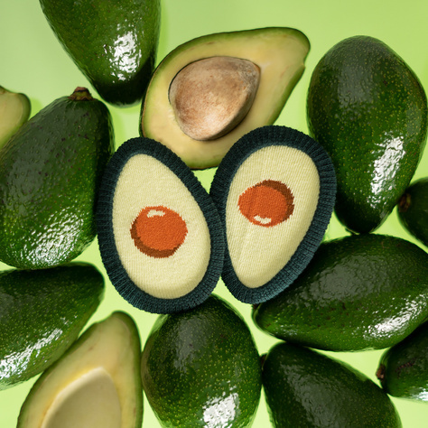 Socken mit Avocado-Motiv