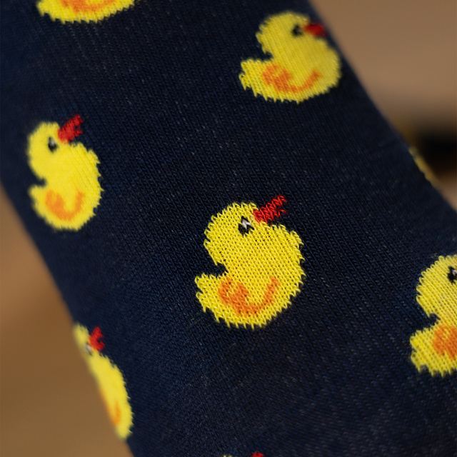 Socken mit Entenküken-Motiv