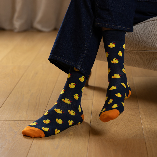 Socken mit Entenküken-Motiv