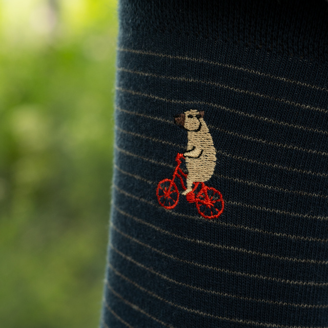 Socken mit Wasserschwein-auf-Fahrrad-Motiv 2er-Pack
