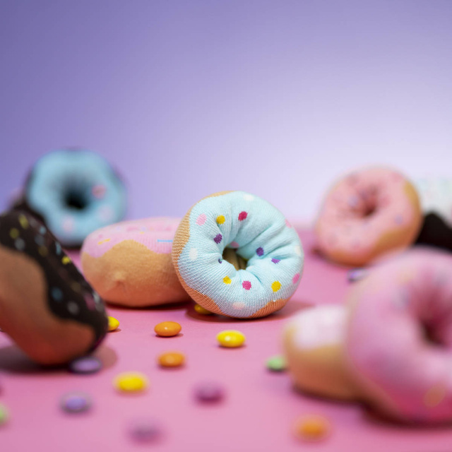 Socken mit Donut-Motiv