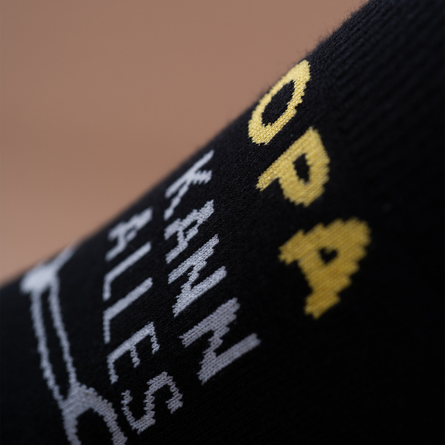 Socken mit Werkzeugkasten-Motiv
