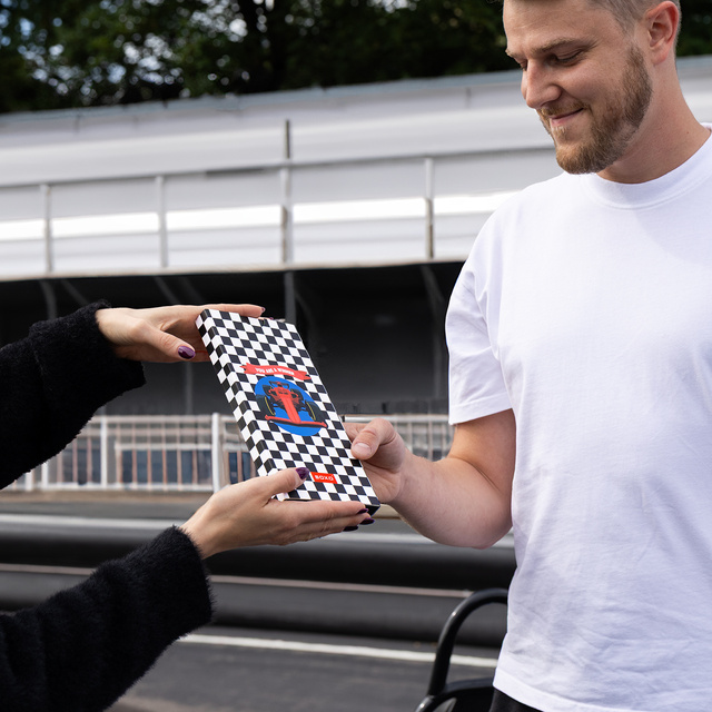 Socken mit Formel-1-Motiv im Grußkarten-Stil
