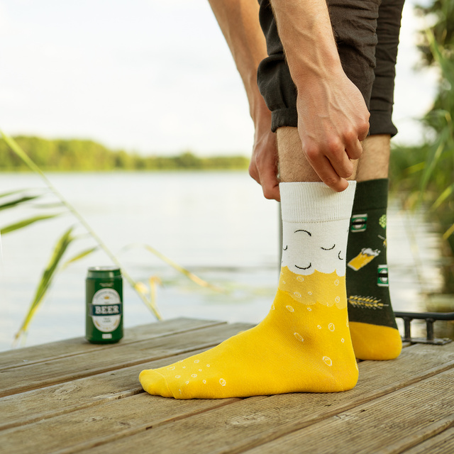 1 Paar von lustigen Socken mit Pale Lager Biermotiv in einzigartiger Verpackung | Herrensocken | SOXO