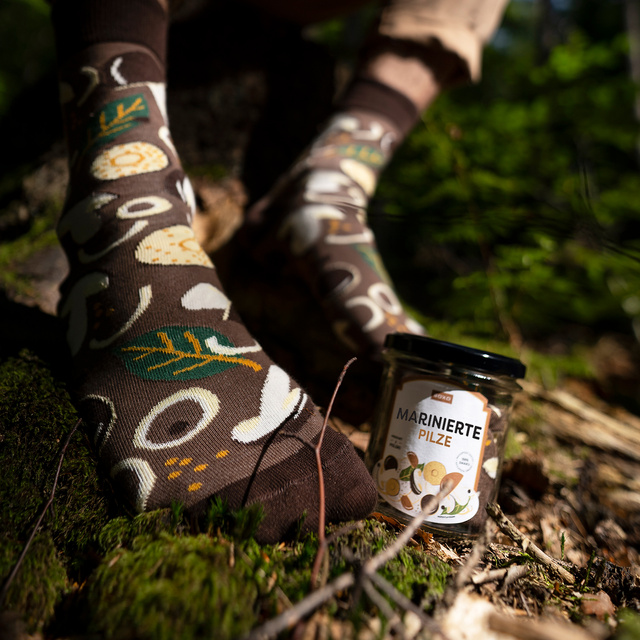 Socken mit Pilz-Motiv im Glas