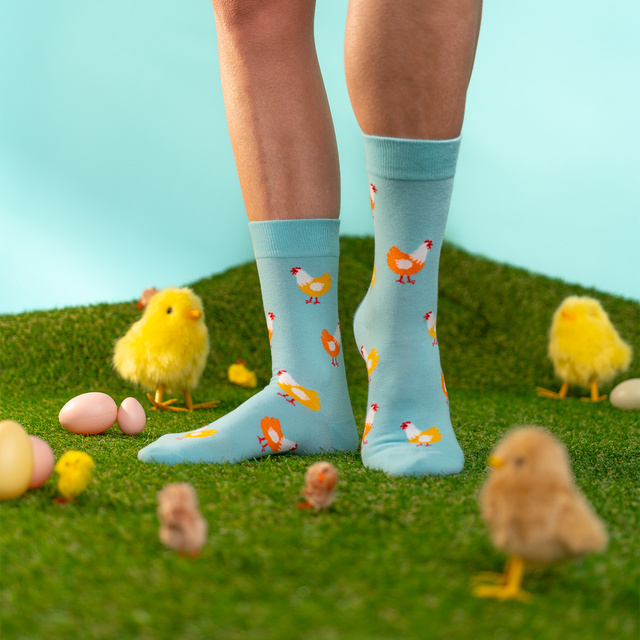2 Paar von lustigen Socken mit Ei und Hahnmotiv in einzigartiger Verpackung | Damensocken | SOXO