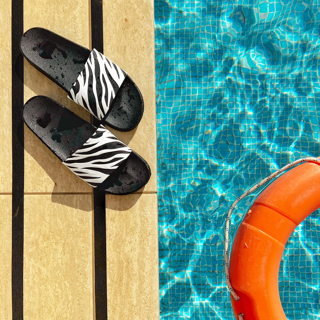Strand Latschen mit Zebra-Motiv