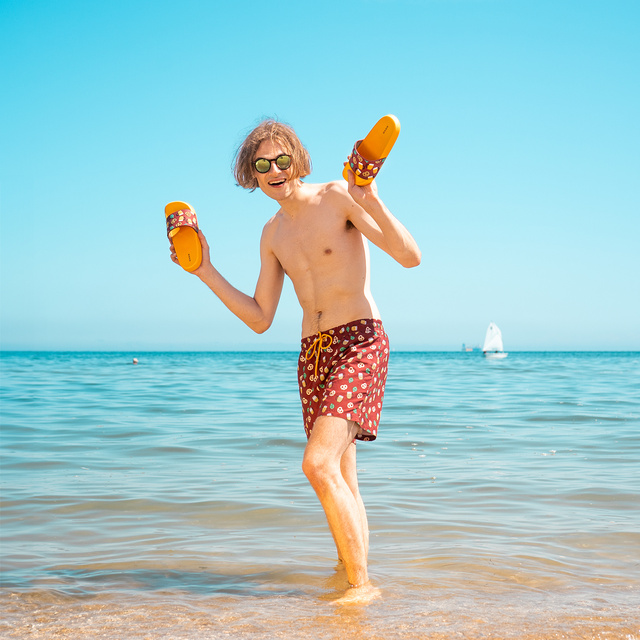 Strand Latschen mit Bier-Motiv