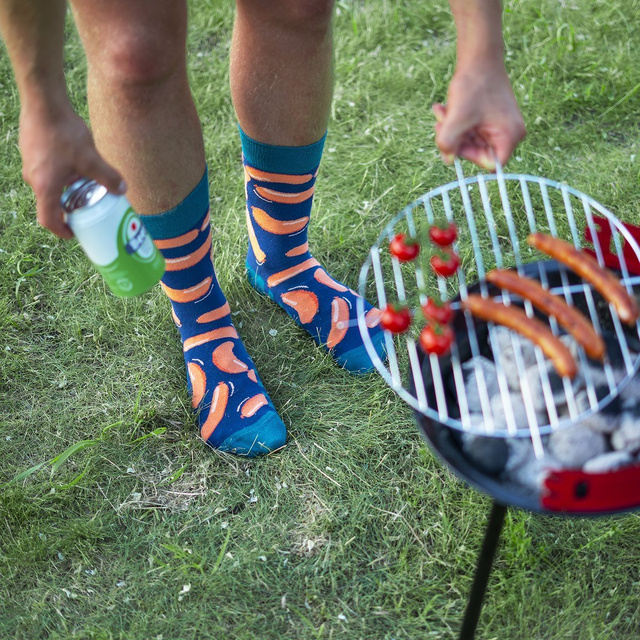 Socken mit Chicken-Sausages-Motiv in Dose