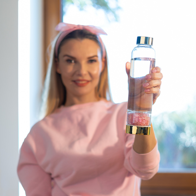 Glasflasche mit Rosenquarz 450 ml