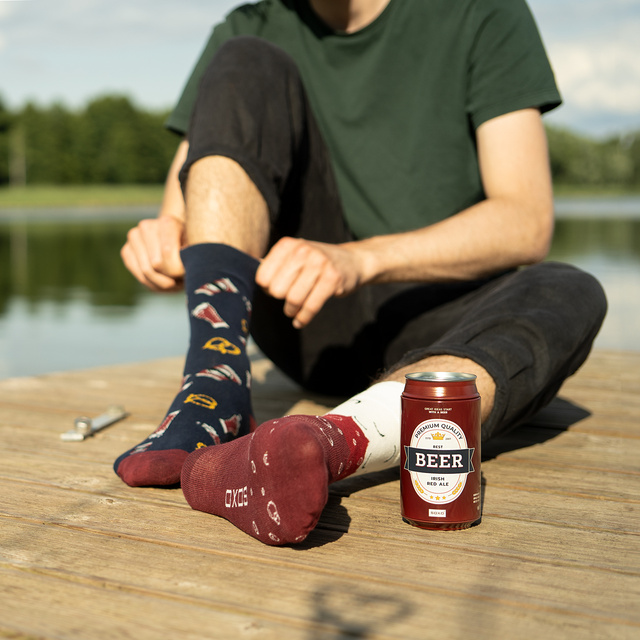 Socken mit Bier-Motiv in Dose Irish Red Ale
