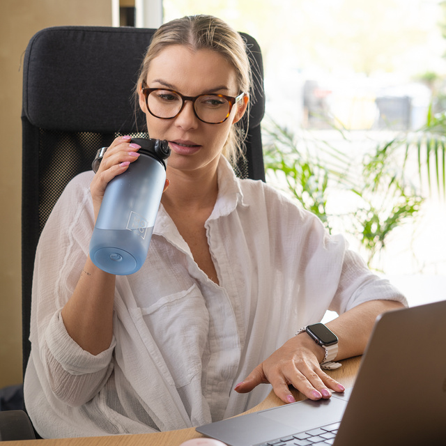 OUTLET| MOMO WAY Wasserflasche 0.6L grau | Geschenkidee | BPA free | Tritan