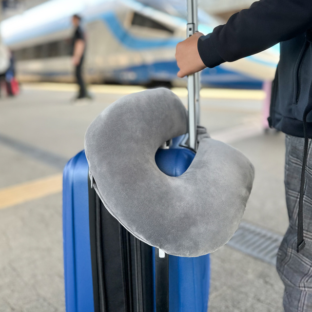 MOMO WAY Multifunktionales Reisekissen für ein Kind | Elefant