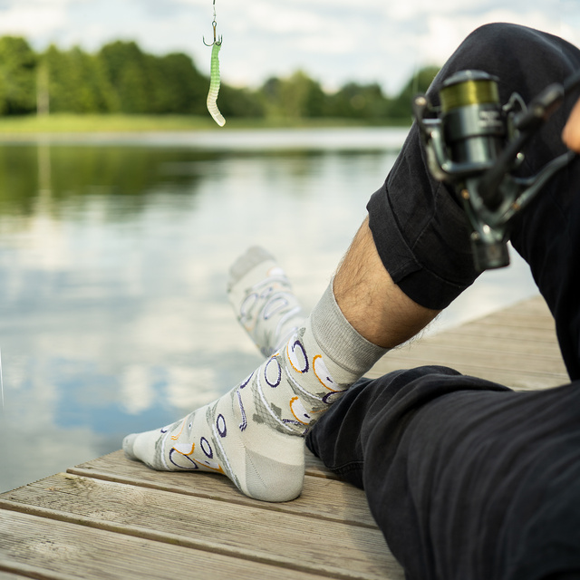 Socken mit Gewürzgurken und Hering-Motiv im Glas 2er-Pack