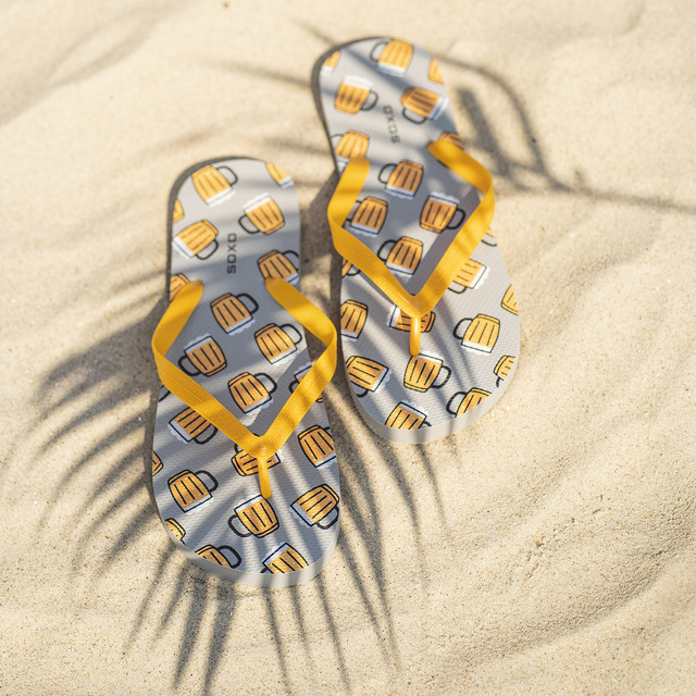 Flip-Flops mit Bier-Motiv
