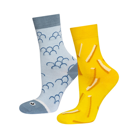 2 Paar von lustigen Socken mit Fisch und Chips motiv in einzigartiger Verpackung | Damen-/Herrensocken | SOXO