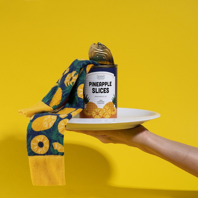 Socken mit Ananas-Motiv in Dose