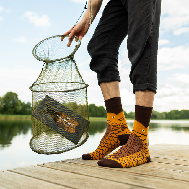 Socken mit Räucherforelle-Motiv