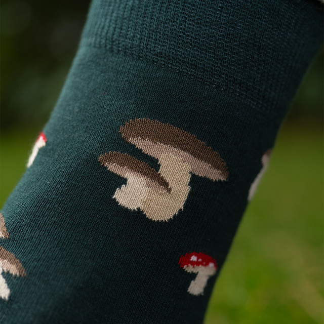 Socken mit Pilz-Motiv