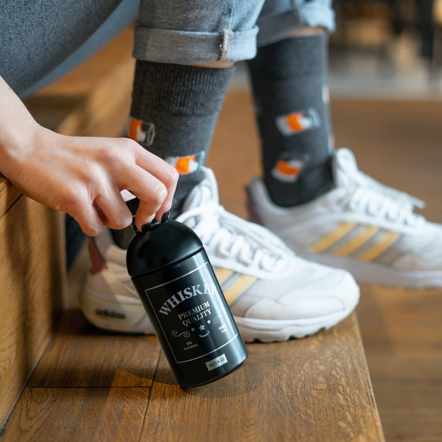 Socken in Flasche Whisky und Bier in Dose 2er-Pack