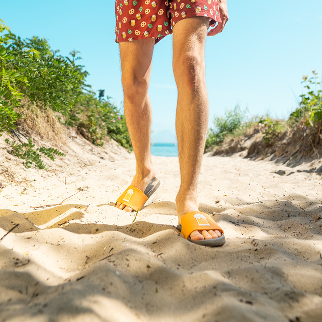 Strand Latschen mit Bier-Motiv
