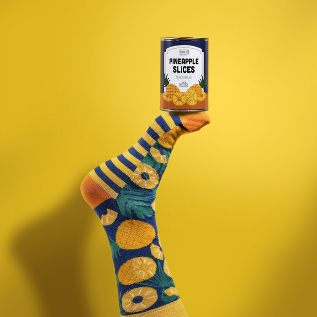 Socken mit Ananas-Motiv in Dose