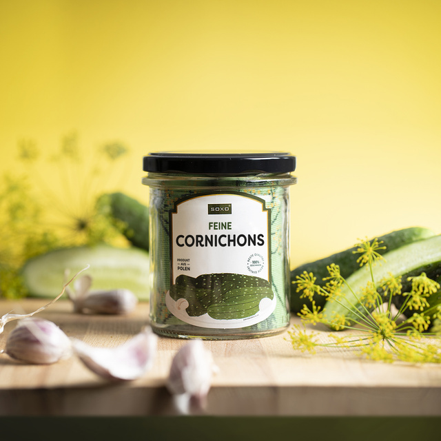 Socken mit Gewürzgurken-Motiv im Glas